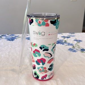 Swig Life NWT 22oz White & Multi-Color Cheetah Print Tumbler